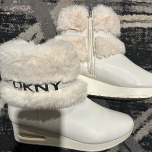 DKNY Women's Ivory Fur-Accent Winter Boots 8.5